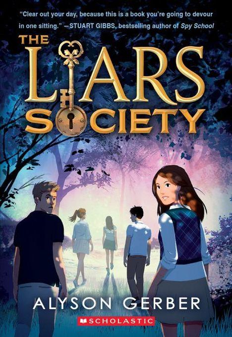 Text: "The Liars Society", "Alyson Gerber", "Scholastic". Illustration: Jugendliche im Wald, ein Mädchen im Vordergrund.