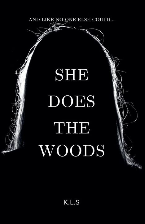 "She Does the Woods" und "K.L.S" vor einem dunklen Hintergrund mit Umriss eines Kopfs im Gegenlicht.