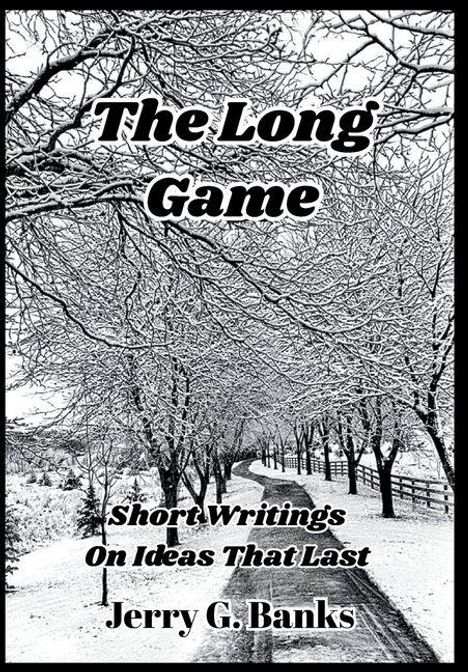 "The Long Game" - Short Writings On Ideas That Last. Winterliche Szene mit schneebedeckten Bäumen entlang eines Weges.