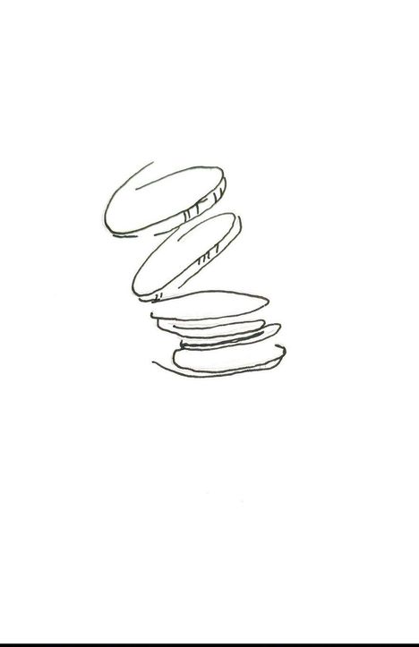 Eine einfache, handgezeichnete Illustration von fünf fliegenden Macarons in schwarz-weißen Umrissen.