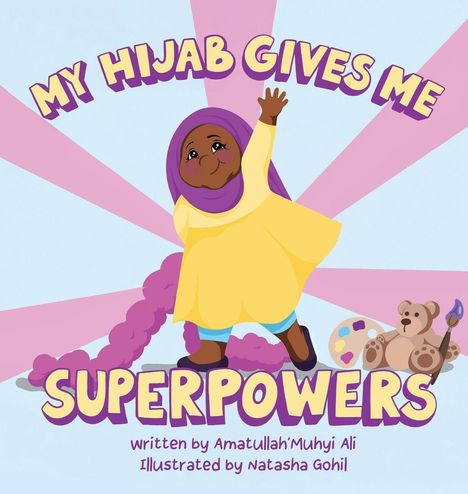 „My Hijab Gives Me Superpowers“ in kräftigen Buchstaben. Illustration: Mädchen im gelben Kleid, erhobene Hand, Spielzeugbär.