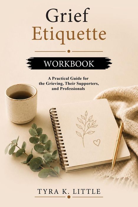 "Grief Etiquette Workbook". Praktischer Leitfaden. Ein Notizbuch mit Pflanzenmotiv, Stift, Tasse Kaffee und Decke.