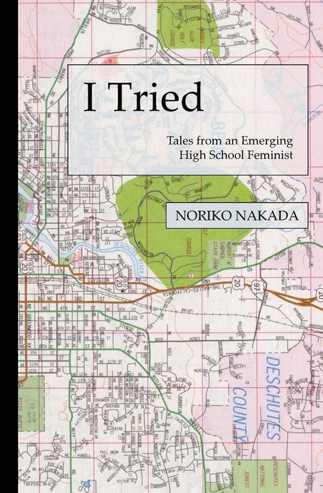 Der Text zeigt: „I Tried: Tales from an Emerging High School Feminist“ von Noriko Nakada. Hintergrundkarte von Deschutes County.