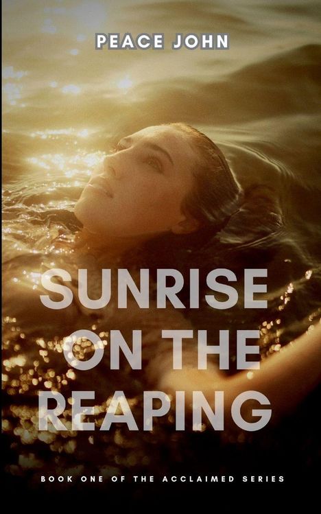 Titel: SUNRISE ON THE REAPING. Oben steht PEACE JOHN. Untertitel: Buch eins der gefeierten Serie. Frau im Wasser.