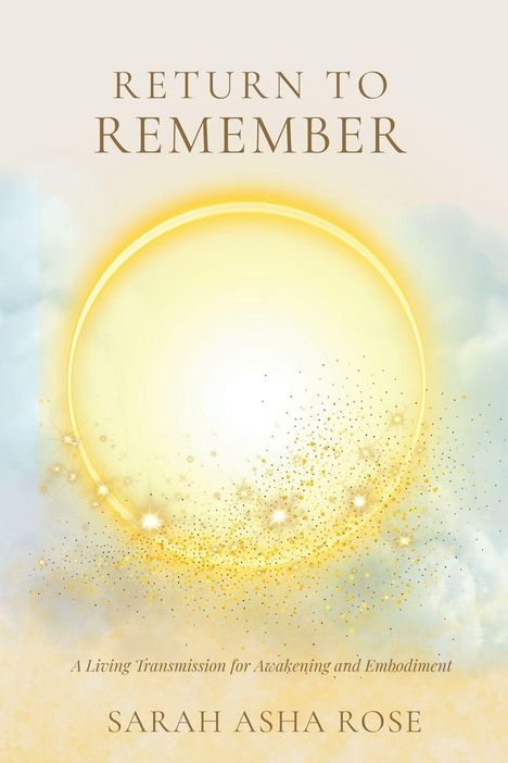 „RETURN TO REMEMBER“ in großen Buchstaben, darüber eine leuchtende gelbe Kugel mit funkelnden Sternen auf wolkigem Hintergrund.