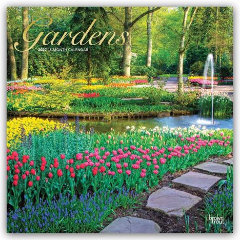 „Gardens 2027 16-Month Calendar“. Ein blühender Garten mit bunten Blumen, Pfad und Brunnen.
