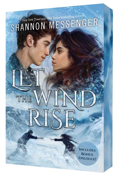"Let the Wind Rise," Shannon Messenger. Zwei Personen stehen sich nah im Schnee, mit einer stürmischen Landschaft im Hintergrund.