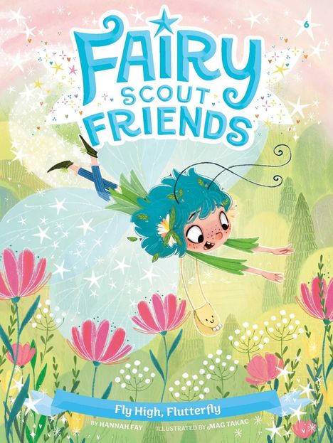 „FAIRY SCOUT FRIENDS“, „Fly High, Flutterfly“. Illustration einer Fee mit blauen Haaren, die über bunte Blumen fliegt.