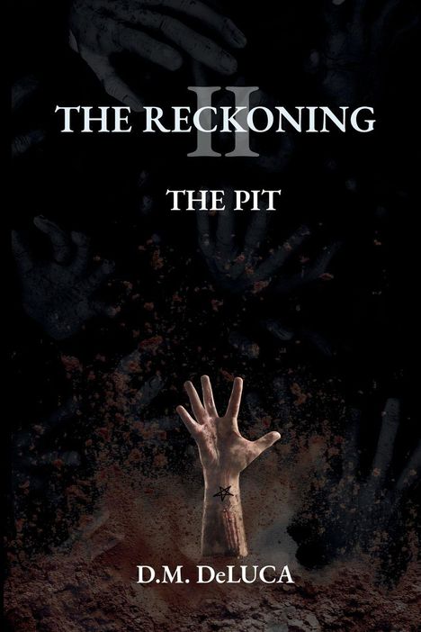 Text: "THE RECKONING II THE PIT D.M. DeLUCA." Eine Hand ragt aus dunkler Erde empor. Hände im Hintergrund.