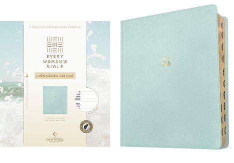 "Every Woman’s Bible, Journaling Edition" steht oben. Links: Cover, rechts: hellblaues Buch mit Goldmotiv.