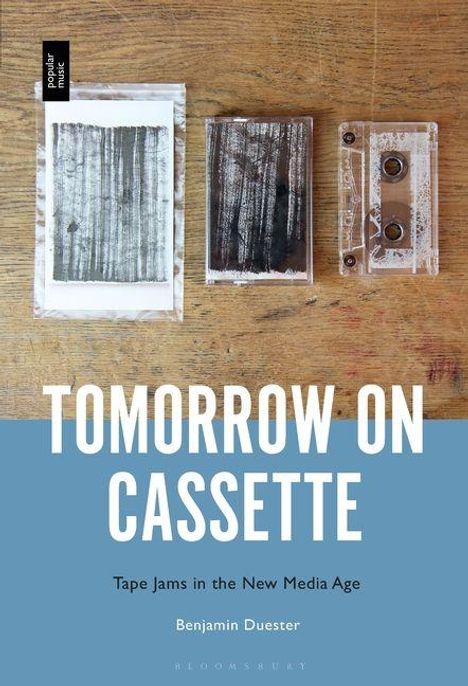 "Tomorrow on Cassette: Tape Jams in the New Media Age" von Benjamin Duester. Eine Kassette liegt auf Holz.