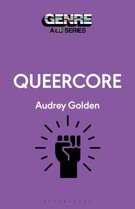 "QUEERCORE" und "Audrey Golden" auf lila Hintergrund. Oben ein Logo, unten eine erhobene Faust mit Strahlen.