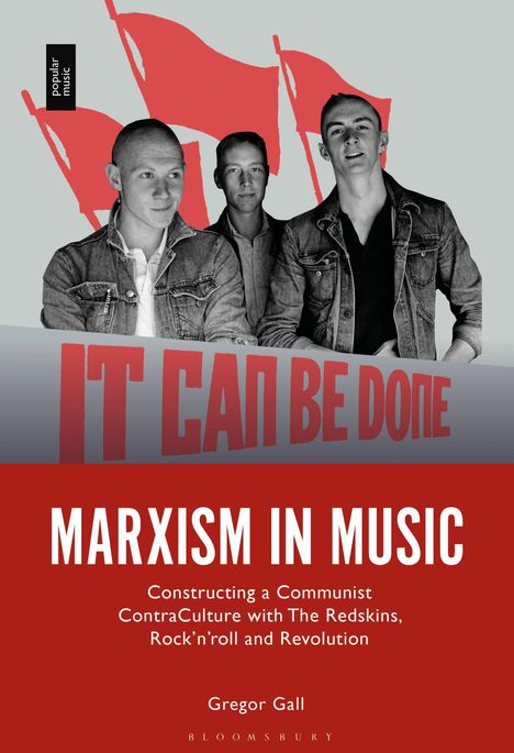 Text: "IT CAN BE DONE", "MARXISM IN MUSIC", "Constructing a Communist ContraCulture with The Redskins, Rock’n’roll and Revolution." Drei Personen vor roten Fahnen.