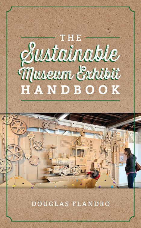 "The Sustainable Museum Exhibit Handbook" von Douglas Flandro. Eine Kartoninstallation mit Zahnrädern und Lokomotive.
