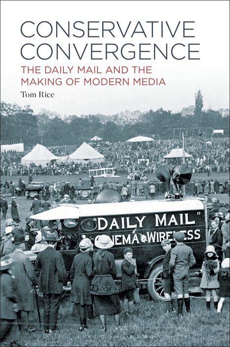 Titel: "Conservative Convergence". Darunter eine historische Szene: Menschen um ein "Daily Mail"-Fahrzeug mit Lautsprechern.