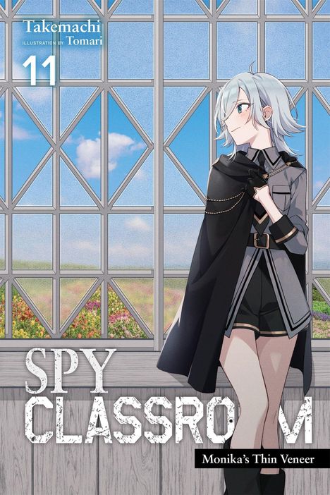 „Takemachi“, „Illustration by Tomari“, „11“, „SPY CLASSROOM“, „Monika’s Thin Veneer“. Anime-Figur vor großem Fenster.