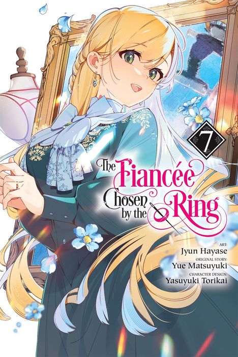 "The Fiancée Chosen by the Ring" Band 7. Eine blonde Frau in einem eleganten Kleid mit Blumenmuster, sanft lächelnd.