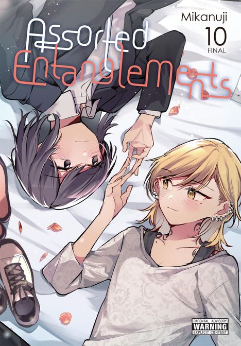 Assorted Entanglements, Mikanuji, 10 FINAL. Zwei Personen liegen sich gegenüber, die Finger berühren sich sanft.