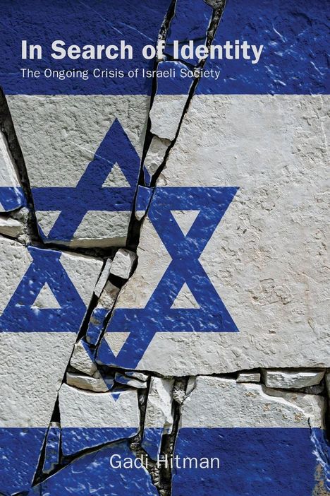 „In Search of Identity: The Ongoing Crisis of Israeli Society“ auf einer gebrochenen israelischen Flagge.