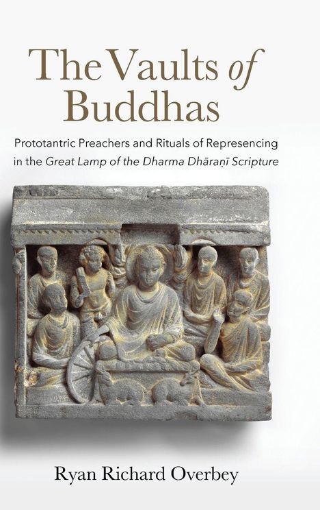 „The Vaults of Buddhas“ von Ryan Richard Overbey. Relief mit Buddha-Figuren und Anhängern, in Stein gemeißelt.