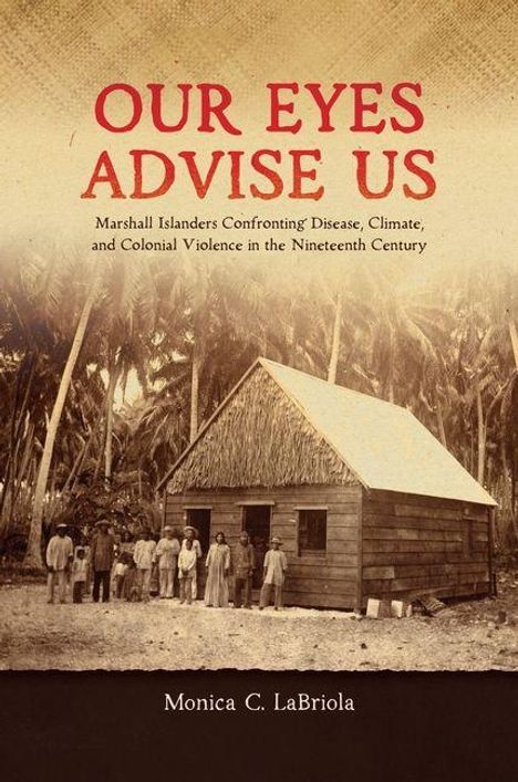 Buchtitel: "Our Eyes Advise Us". Thema: Marshall Islanders im 19. Jhd. Hütte mit Menschen in Palmenwald. Autorin: Monica C. LaBriola.