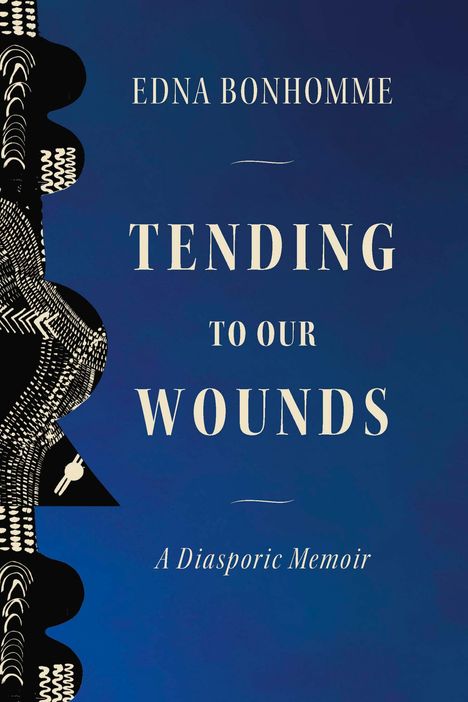 EDNA BONHOMME, TENDING TO OUR WOUNDS, A Diasporic Memoir. Abstraktes, ethnisches Muster am linken Rand auf blauem Hintergrund.