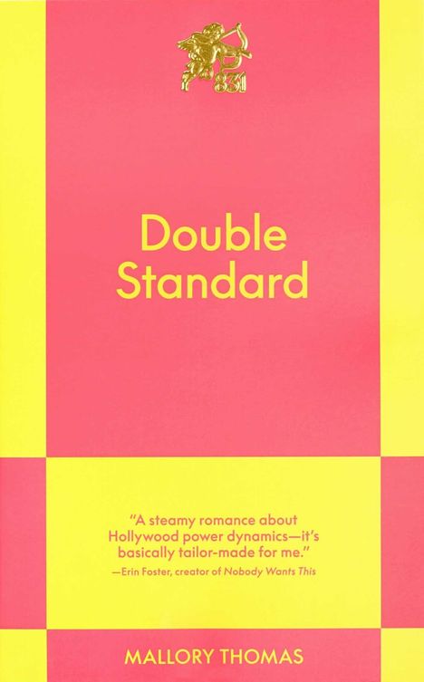 "Double Standard" in Gelb auf Pink, Zitat und Name von Mallory Thomas. Ein goldener Amor oben. Farbiges Cover-Design.