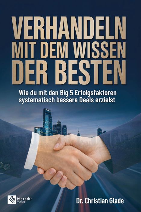 "Verhandeln mit dem Wissen der Besten" - Zwei Personen schütteln sich die Hand vor einer Skyline mit Hochhäusern.