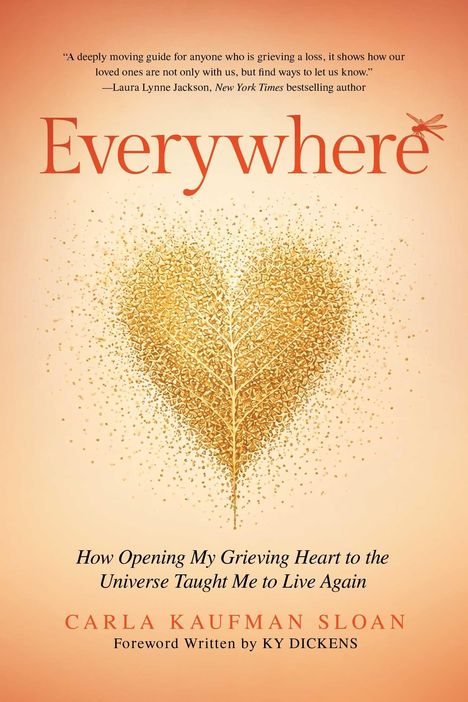 "Everywhere" steht in roter Schrift darüber ein Zitat. Unten Goldherz aus Blättern auf beigem Hintergrund.