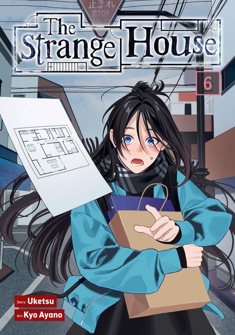 "The Strange House", 6. Eine Frau mit schwarzen Haaren hält eine Tasche und einen Lageplan, wirkt überrascht; winterliche Kleidung.