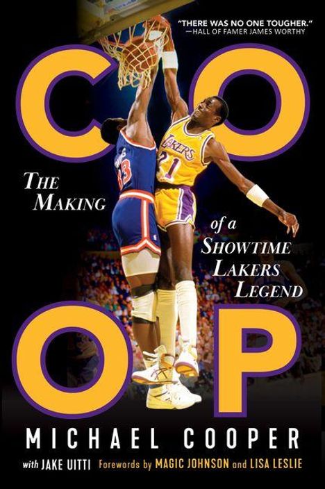 Texte: "COOP", "The Making of a Showtime Lakers Legend", "Michael Cooper", "Magic Johnson and Lisa Leslie". Basketball-Szene.