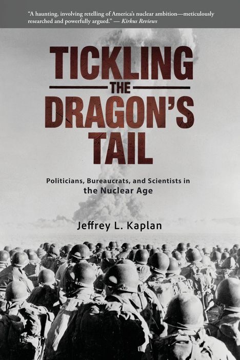 „Tickling the Dragon's Tail“ von Jeffrey L. Kaplan, Buchcover mit Soldaten und Atompilz im Hintergrund.