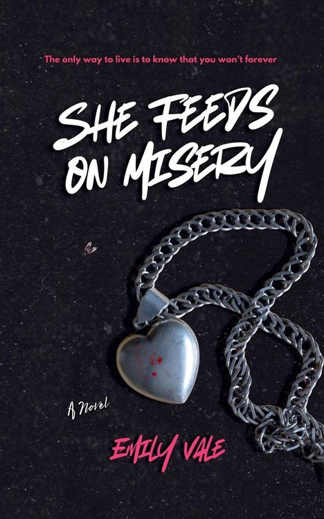 "She Feeds on Misery" und "Emily Vale" in weiß und pink auf schwarzem Hintergrund mit silberner Herz-Kette.