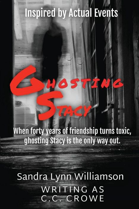"Inspired by Actual Events" und "Ghosting Stacy" vor einem unscharfen, düsteren Flur mit einer Person im Hintergrund.