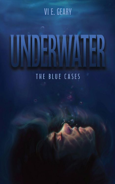 Text: "VI E. GEARY, UNDERWATER, THE BLUE CASES." Dunkles Unterwasserbild mit Gesicht einer Person, das nach oben blickt.