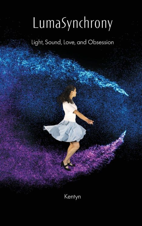 "LumaSynchrony", "Light, Sound, Love, and Obsession", "Kentyn". Frau tanzt, umgeben von blau-lila Wirbel.