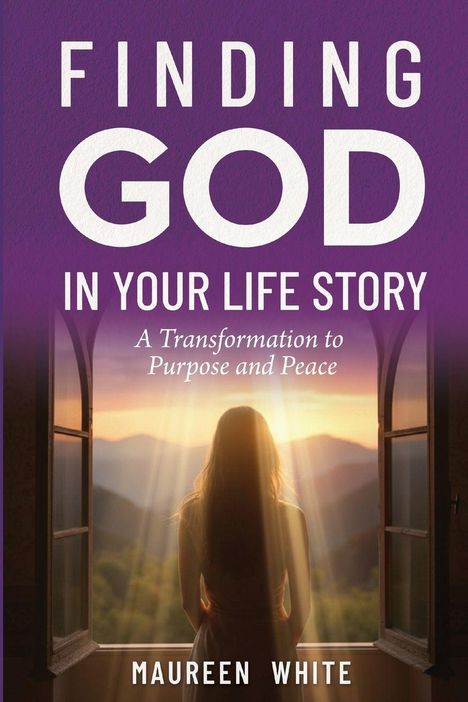 "Finding God in Your Life Story" von Maureen White. Eine Frau steht im Sonnenlicht vor einem Fenster mit Bergkulisse.