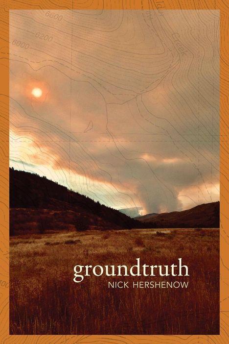 „groundtruth“ und „NICK HERSHENOW“. Landschaft mit Hügeln, Wiese und bewölktem Himmel. Topografische Linien überlagert.