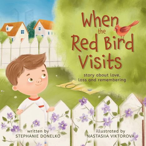 "When the Red Bird Visits", Geschichte über Liebe, Verlust und Erinnerung. Ein Junge schaut über einen Zaun in einem Garten.