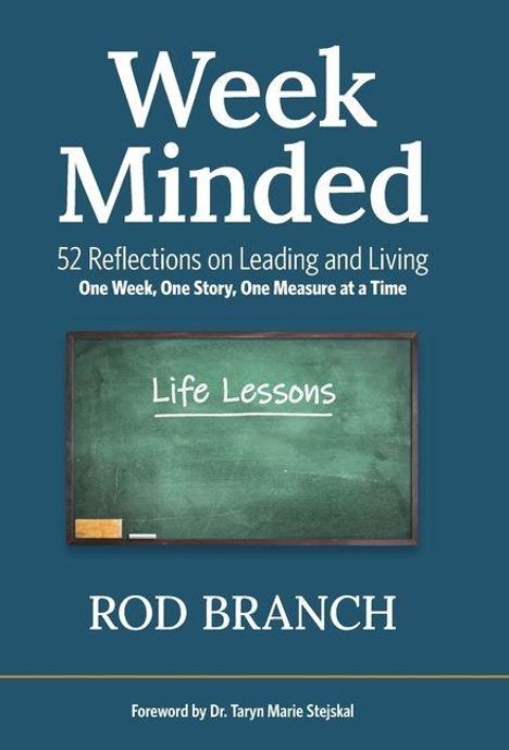 Text: "Week Minded", "52 Reflections...", "Life Lessons", "Rod Branch". Tafel mit Kreidezeichnung, blauer Hintergrund.