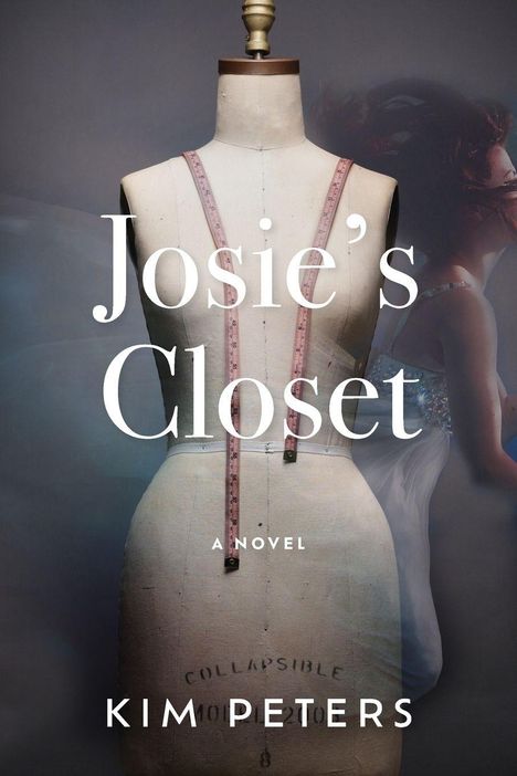Text: "Josie's Closet, A Novel, Kim Peters." Schneiderpuppe mit Maßband und verschwommener Tänzerin im Hintergrund.