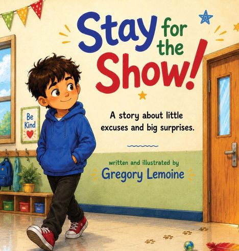 „Stay for the Show!“ und „A story about little excuses and big surprises“ oben, ein Junge in blauem Hoodie geht entlang.