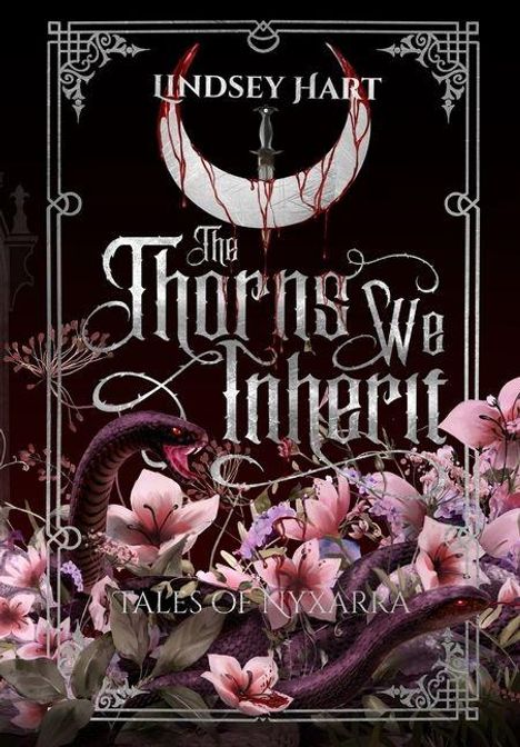 „Lindsey Hart, The Thorns We Inherit, Tales of Nyxarra“. Dunkles Design mit Mondsichel, Dolch, Blüten und Schlangen.