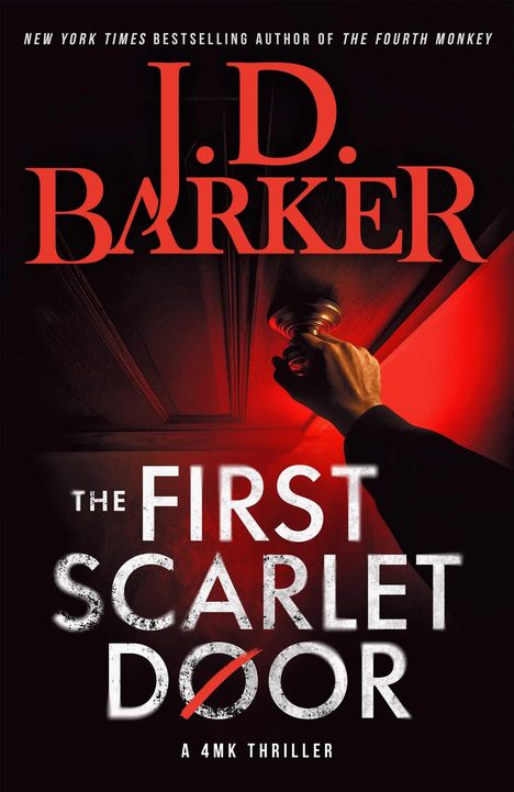 „THE FIRST SCARLET DOOR, A 4MK THRILLER“, große Hand an einem Türknauf, intensives rotes Licht.