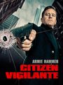 Text: „ARMIE HAMMER CITIZEN VIGILANTE“. Ein Mann in einem schwarzen Mantel hält eine Pistole. Hintergrund: Wolkenkratzer.