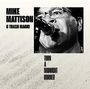 Oben links: "Mike Mattison & Trash Magic". Unten: "Turn a Midnight Corner". Ein Sänger mit Mikrofon in Nahaufnahme.