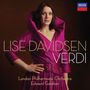 „Lise Davidsen Verdi“ steht oben. Eine Frau in magentafarbenem Kleid. Logo oben rechts: blau-rot mit weißem Text.