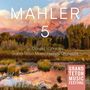"MAHLER SYMPHONY NO 5" steht groß. Darunter: "Sir Donald Runnicles, Grand Teton Music Festival Orchestra". Naturlandschaft.