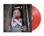 Text: "FALLING IN REVERSE". Eine Frau mit Krone hält eine rote Rose vor einem Spind. Daneben eine rote Schallplatte.