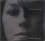 Text: "Martha Wainwright". Nahaufnahme eines Gesichts in Schwarz-Weiß, starker Schatteneffekt.
